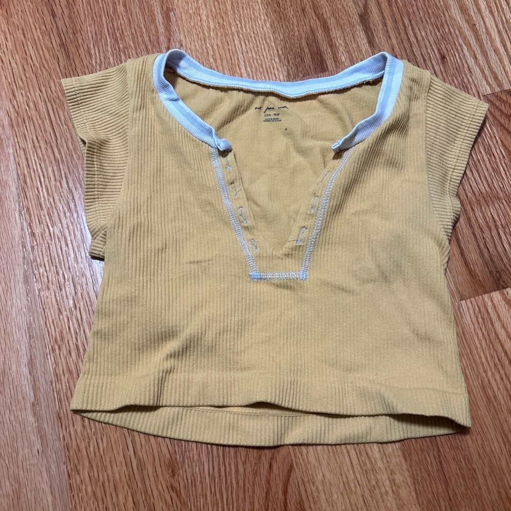 Xs/s Urban Outfitters Go for Gold top